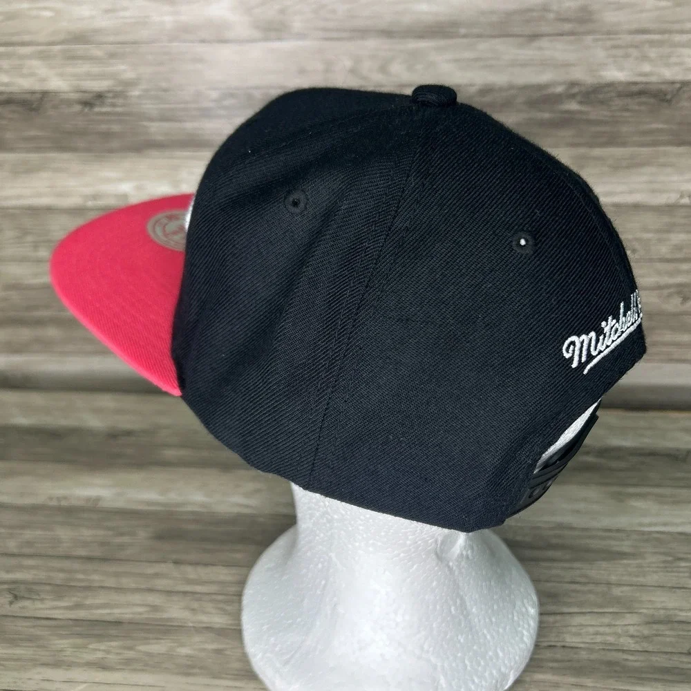 San Antonio Spurs SnapBack Hat Cap‎ Mitchell & Ness Hardwood Classic 2-Tone
